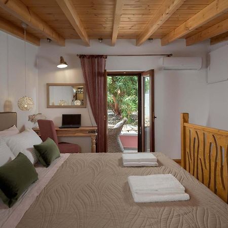 Captain'S Memories Stylish Harbour Apartments Chalki Town Exteriör bild