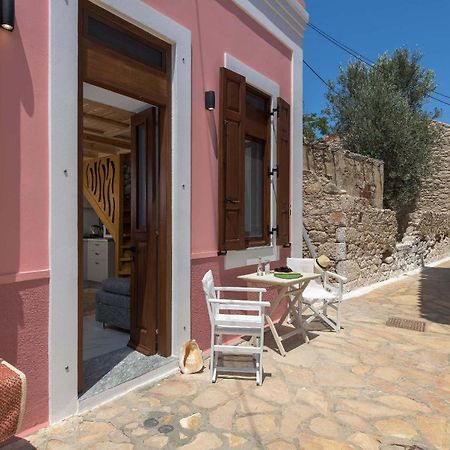 Captain'S Memories Stylish Harbour Apartments Chalki Town Exteriör bild