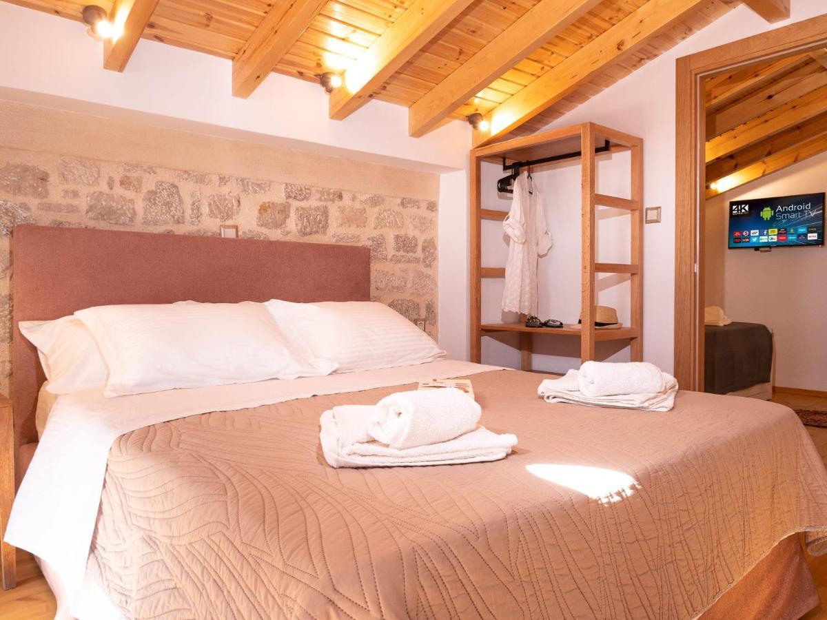 Captain'S Memories Stylish Harbour Apartments Chalki Town Exteriör bild