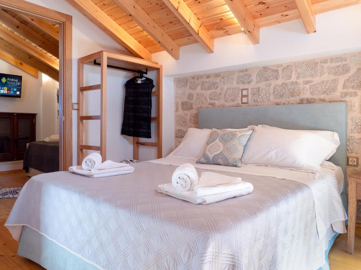 Captain'S Memories Stylish Harbour Apartments Chalki Town Exteriör bild