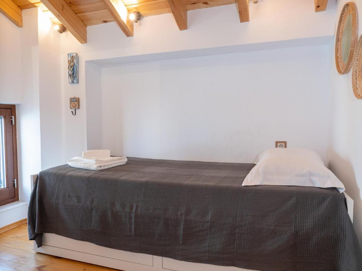 Captain'S Memories Stylish Harbour Apartments Chalki Town Exteriör bild