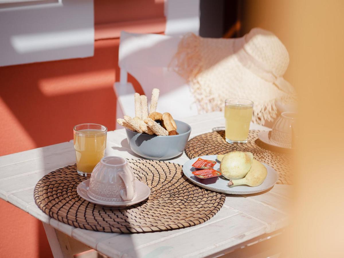 Captain'S Memories Stylish Harbour Apartments Chalki Town Exteriör bild
