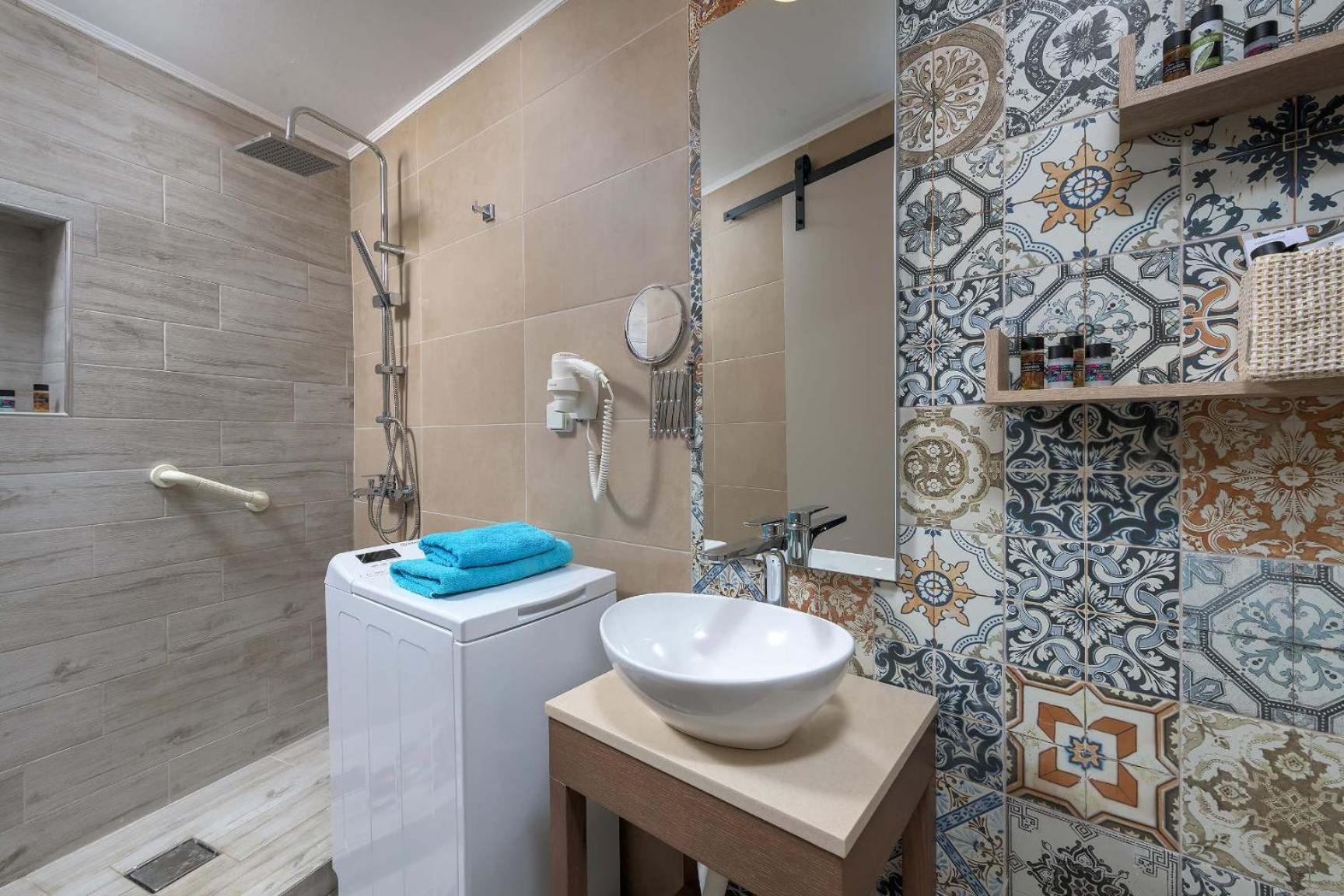 Captain'S Memories Stylish Harbour Apartments Chalki Town Exteriör bild