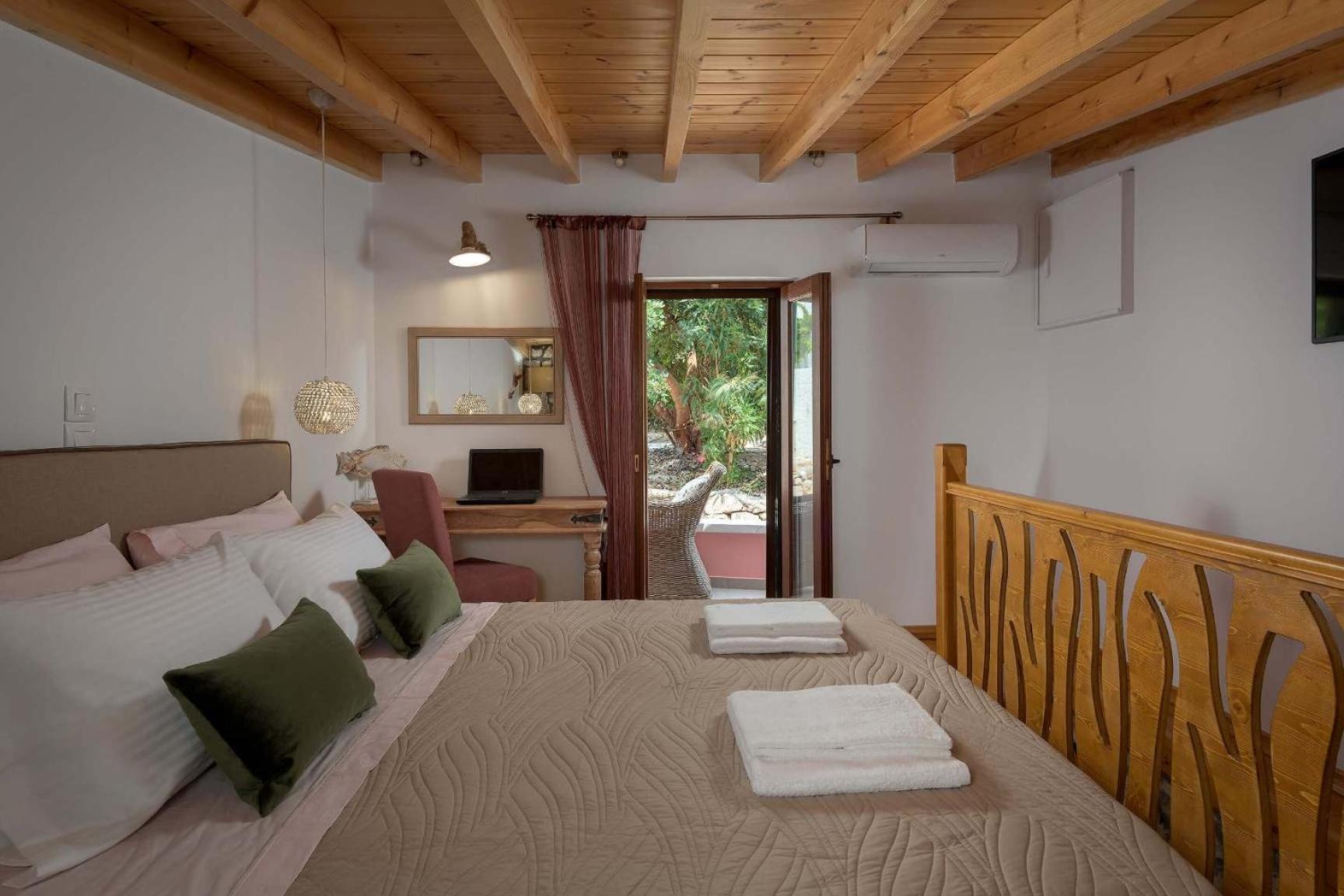 Captain'S Memories Stylish Harbour Apartments Chalki Town Exteriör bild