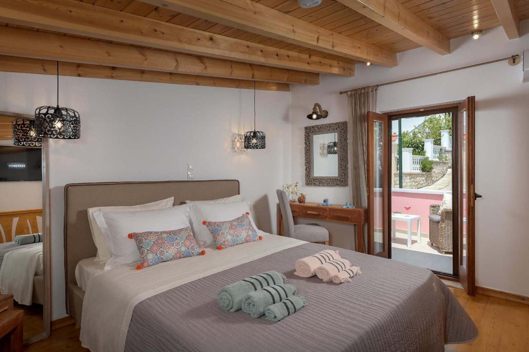 Captain'S Memories Stylish Harbour Apartments Chalki Town Exteriör bild